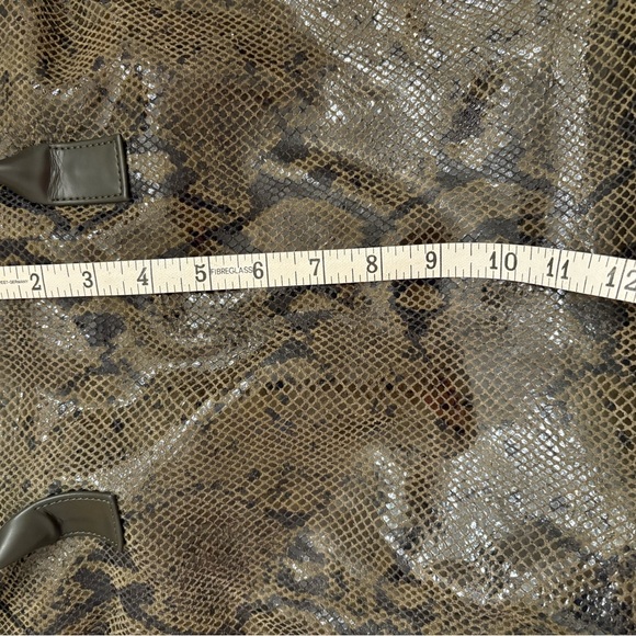 Snakeskin Patterned Handbag - Picture 5 of 5